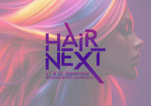 Farbenfrohes Poster mit fließendem, welligem Haar in Pink, Lila und Gelb. Über dem Hintergrund steht in fetten, lila Buchstaben: 'HAIR NEXT 21. & 22. September ROSENGARTEN | MANNHEIM'. Rechts im Bild befindet sich ein verschwommener rechteckiger Bereich.