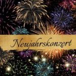 Schriftzug Neujahrskonzert mit Feuerwerk im Hintergrund