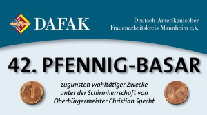 Grafik des Deutsch-Amerikanischen Frauenarbeitskreises Mannheim e. V. (DAFAK) zum 42. Pfennig-Basar. Aufschrift: ‚42. Pfennig-Basar – zugunsten wohltätiger Zwecke unter der Schirmherrschaft von Oberbürgermeister Christian Specht‘. Links und rechts neben dem Titel sind Abbildungen von historischen Pfennig- und Cent-Münzen.