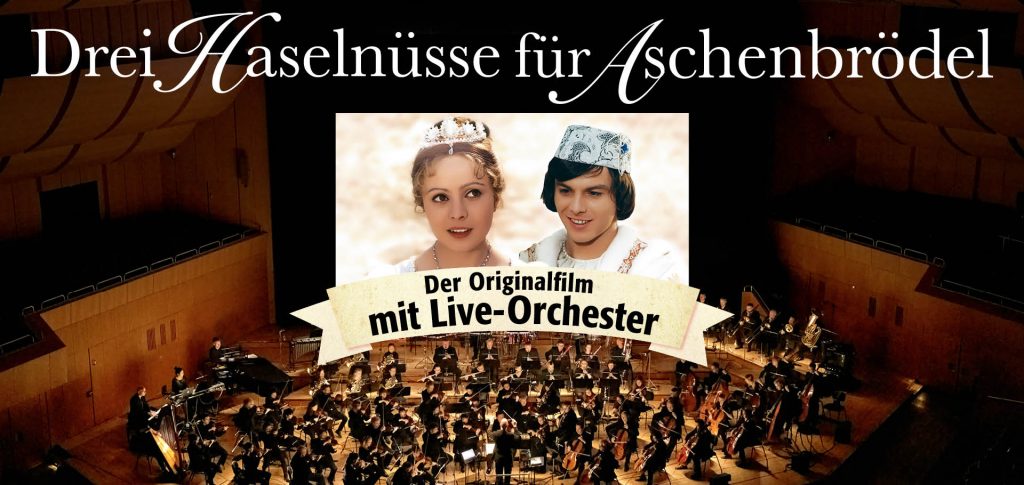 Leinwand auf der Bühne und vorne Orchester