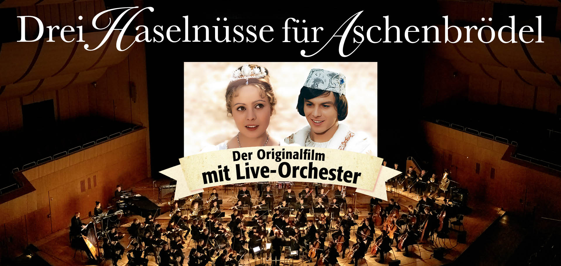 Leinwand auf der Bühne und vorne Orchester